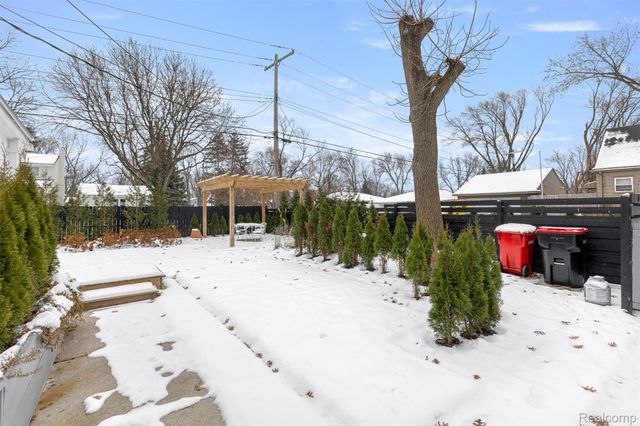 30706 Everett Street, Southfield, MI 48076