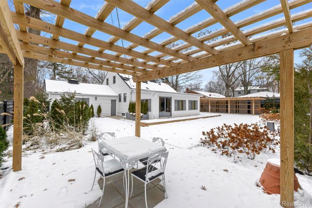 30706 Everett Street, Southfield, MI 48076