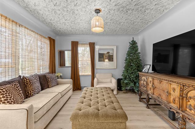 30706 Everett Street, Southfield, MI 48076