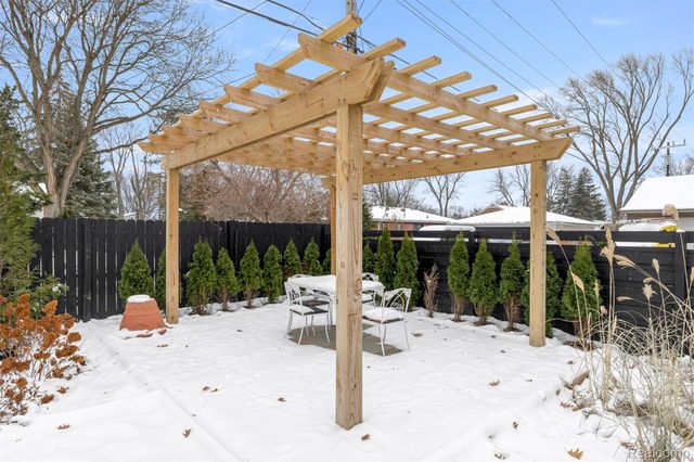 30706 Everett Street, Southfield, MI 48076