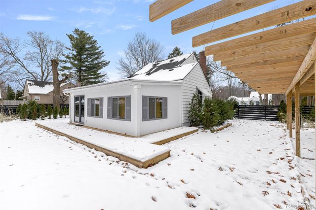 30706 Everett Street, Southfield, MI 48076