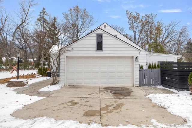 30706 Everett Street, Southfield, MI 48076