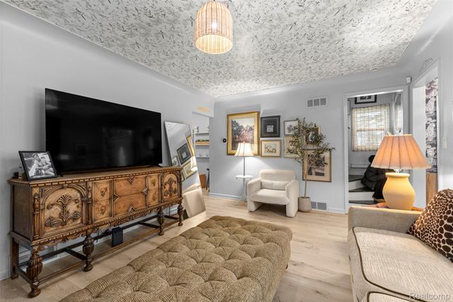 30706 Everett Street, Southfield, MI 48076