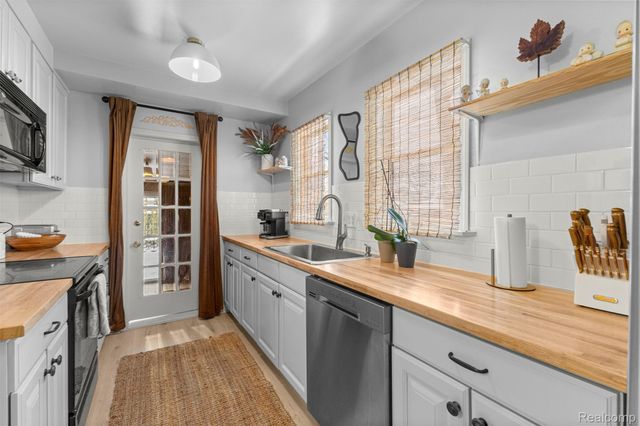 30706 Everett Street, Southfield, MI 48076