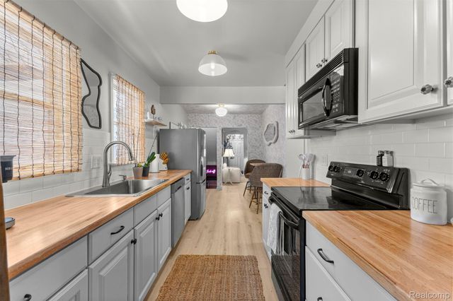 30706 Everett Street, Southfield, MI 48076