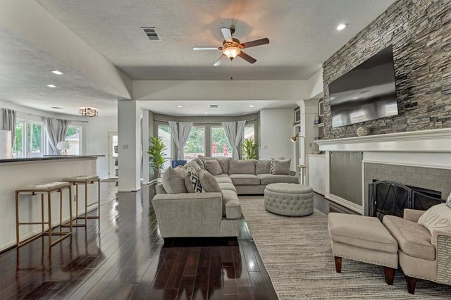 2 Candlenut Place, The Woodlands, TX 77381