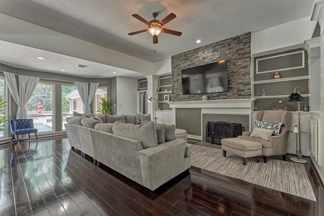 2 Candlenut Place, The Woodlands, TX 77381