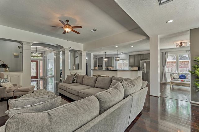 2 Candlenut Place, The Woodlands, TX 77381