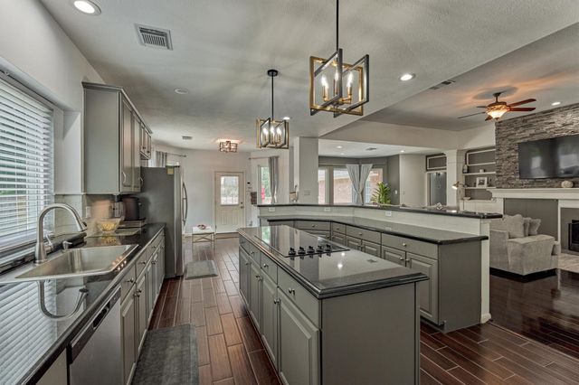 2 Candlenut Place, The Woodlands, TX 77381