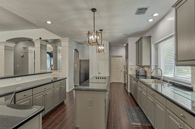 2 Candlenut Place, The Woodlands, TX 77381