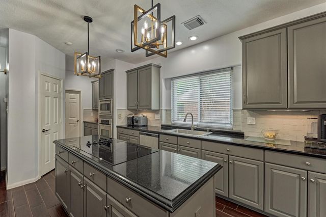 2 Candlenut Place, The Woodlands, TX 77381