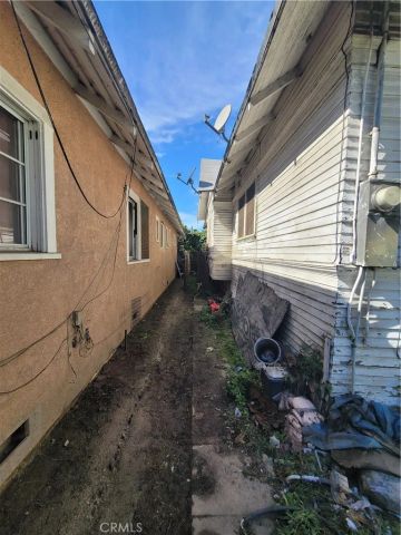 4010 Wall, Los Angeles, CA 90011