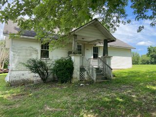 560 South Eagle Avenue, Norwood, MO 65717