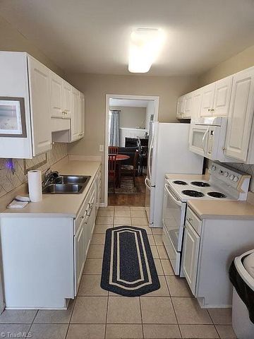 716 Wynbrook Square Lane, Winston-salem, NC 27103