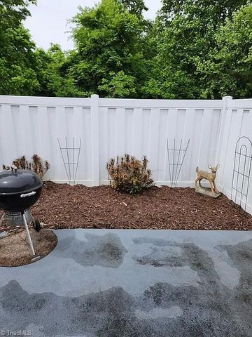 716 Wynbrook Square Lane, Winston-salem, NC 27103
