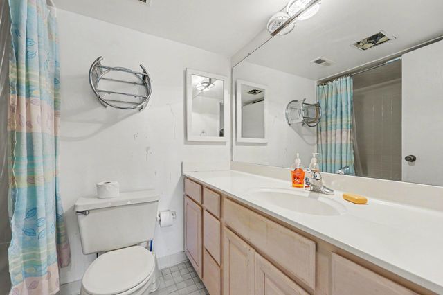 550 Cliffs Drive 301 C, Ypsilanti Twp, MI 48198
