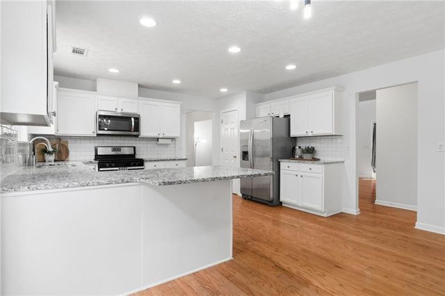 5492 Skylar Creek Lane, Buford, GA 30518