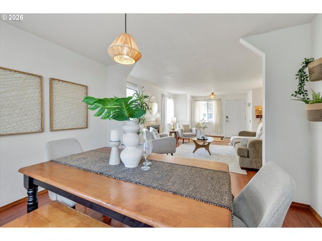 16082 Sw 93RD Ave, Tigard, OR 97224