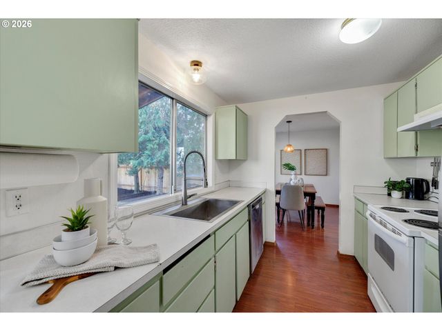 16082 Sw 93RD Ave, Tigard, OR 97224