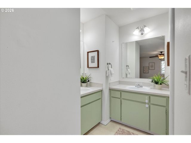 16082 Sw 93RD Ave, Tigard, OR 97224