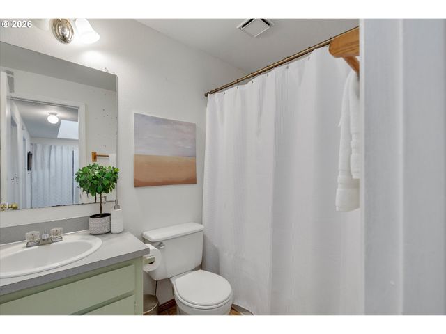 16082 Sw 93RD Ave, Tigard, OR 97224