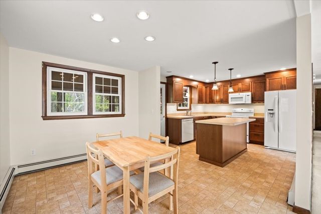 391 Scenic Hwy, Bourne, MA 02532