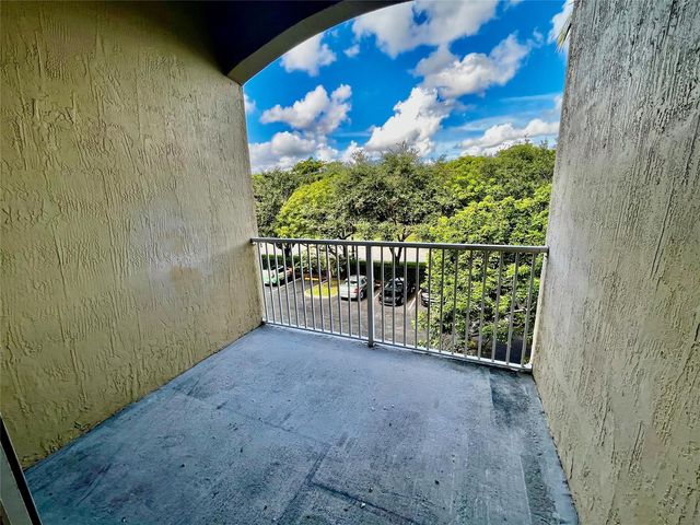 7085 NOVA Drive 311, Davie, FL 33317
