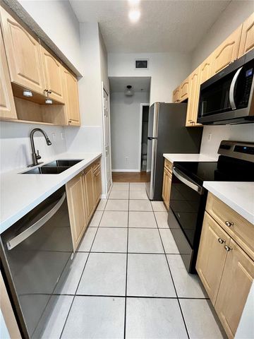 7085 NOVA Drive 311, Davie, FL 33317