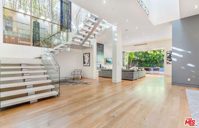 6359 Colgate Ave., Los Angeles, CA 90048