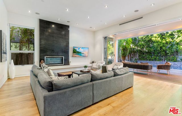 6359 Colgate Ave., Los Angeles, CA 90048