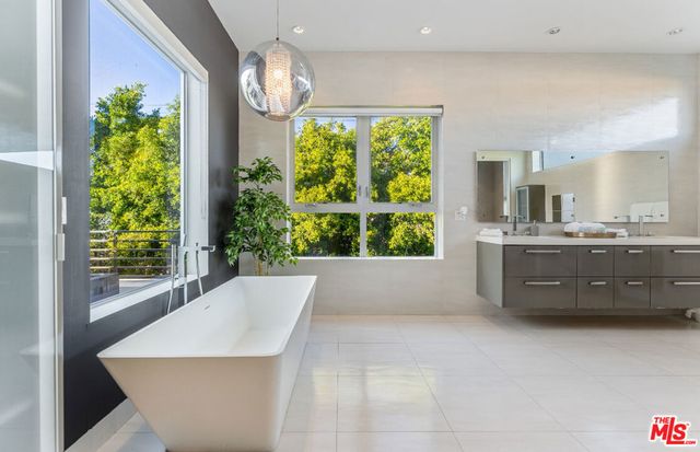 6359 Colgate Ave., Los Angeles, CA 90048