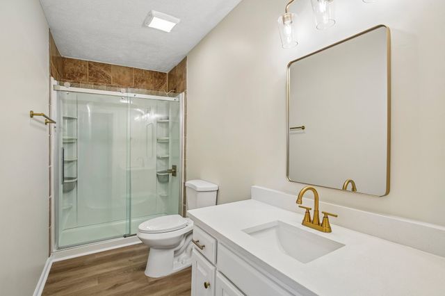 136 Conquest Ct, Unionville, TN 37180