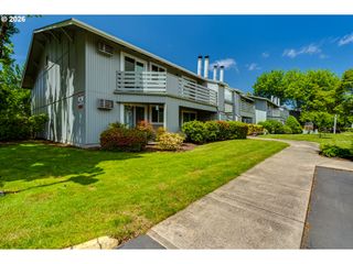 650 HARLOW Rd 256, Springfield, OR 97477