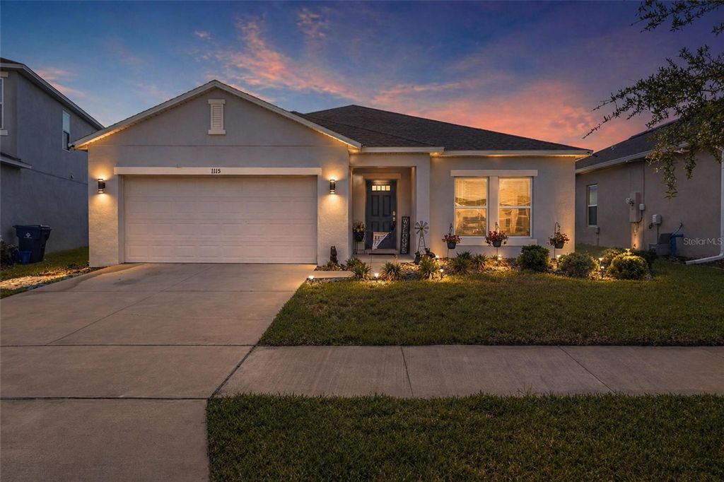 Image 1 of property listing at 1115 CALICO POINTE CIRCLE, Groveland, FL 34736