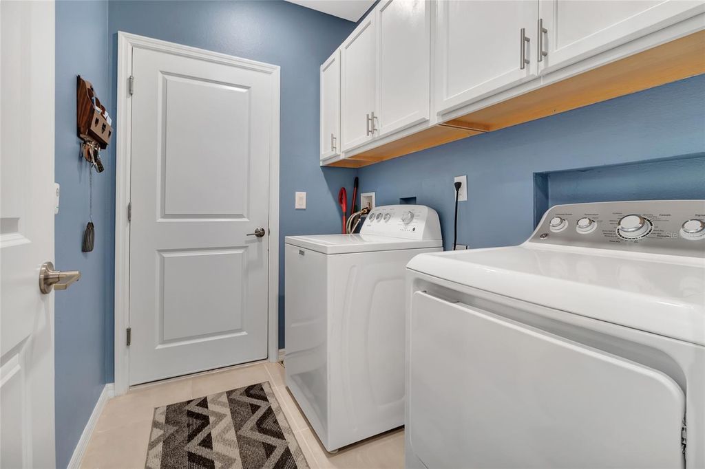Image 12 of property listing at 1115 CALICO POINTE CIRCLE, Groveland, FL 34736