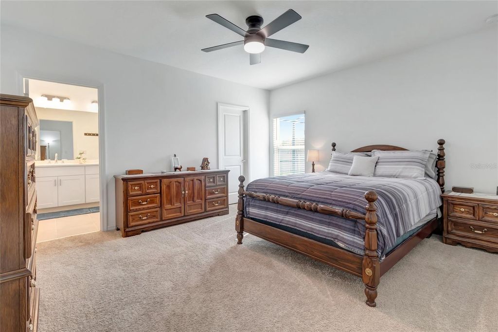 Image 13 of property listing at 1115 CALICO POINTE CIRCLE, Groveland, FL 34736