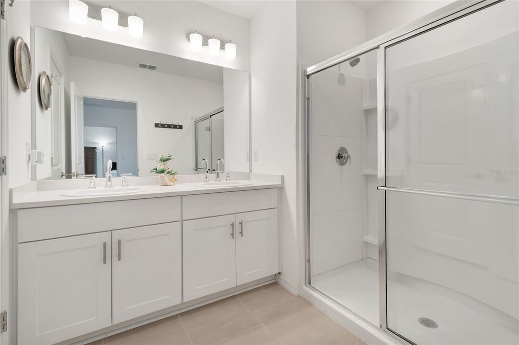 Image 15 of property listing at 1115 CALICO POINTE CIRCLE, Groveland, FL 34736