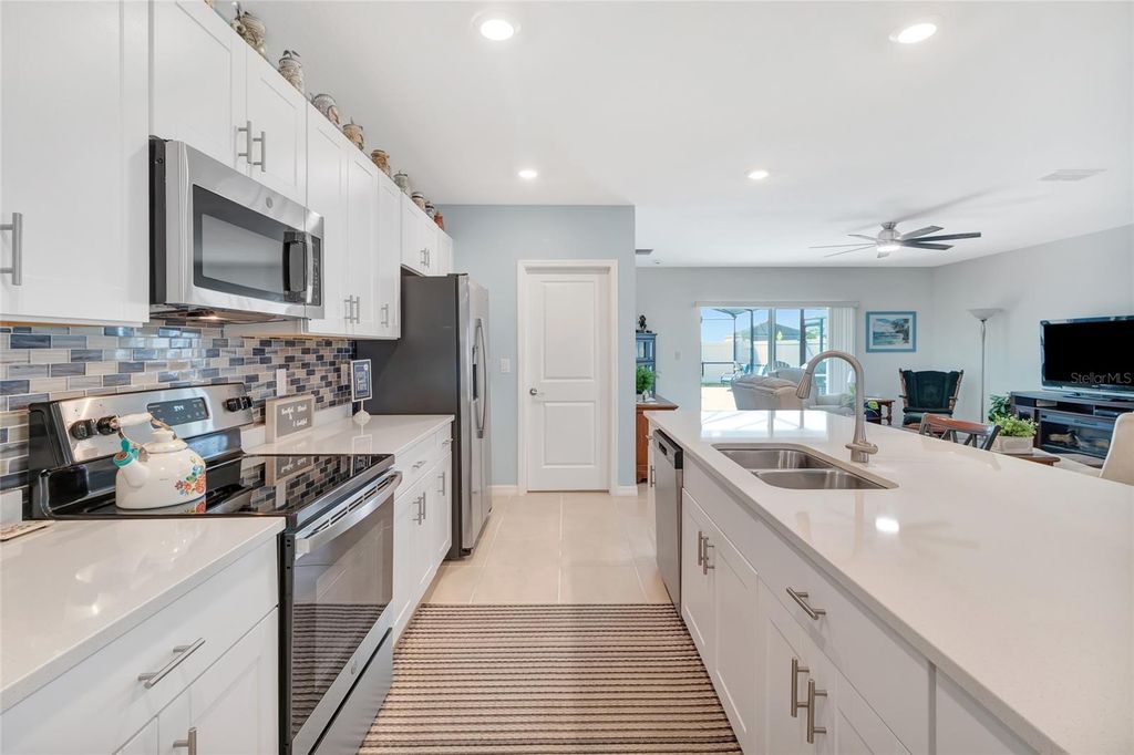 Image 4 of property listing at 1115 CALICO POINTE CIRCLE, Groveland, FL 34736