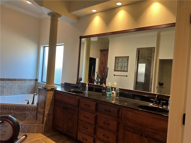 6902 Windy Creek Dr, Corpus Christi, TX 78414