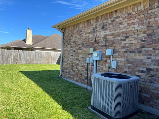 6902 Windy Creek Dr, Corpus Christi, TX 78414