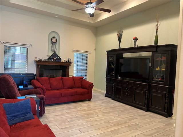 6902 Windy Creek Dr, Corpus Christi, TX 78414