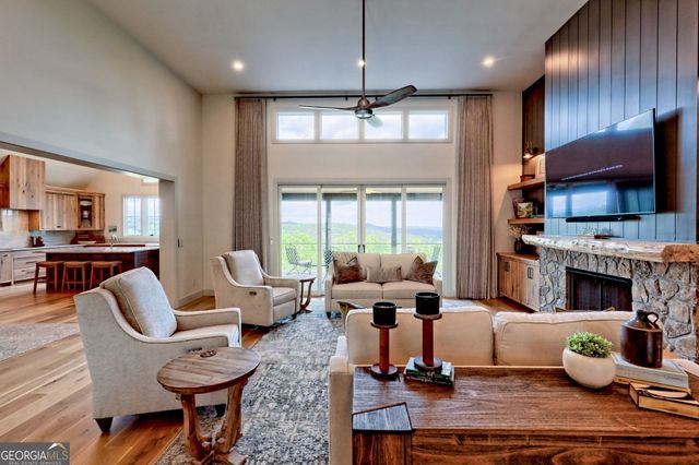 1095 Rabun Bluffs Drive, Lakemont, GA 30552