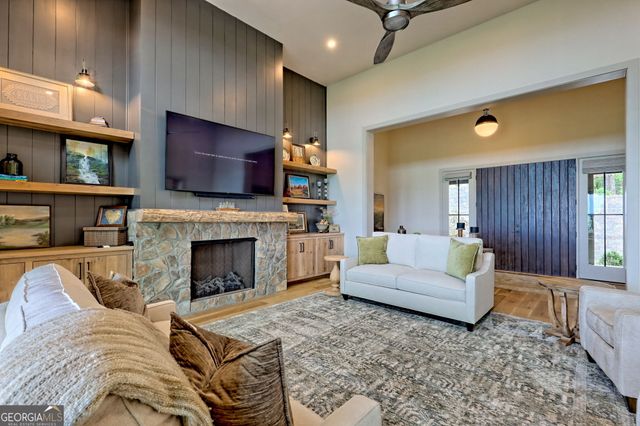 1095 Rabun Bluffs Drive, Lakemont, GA 30552