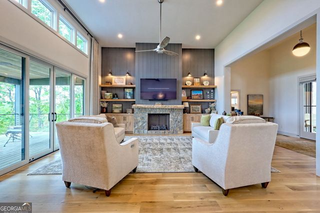 1095 Rabun Bluffs Drive, Lakemont, GA 30552