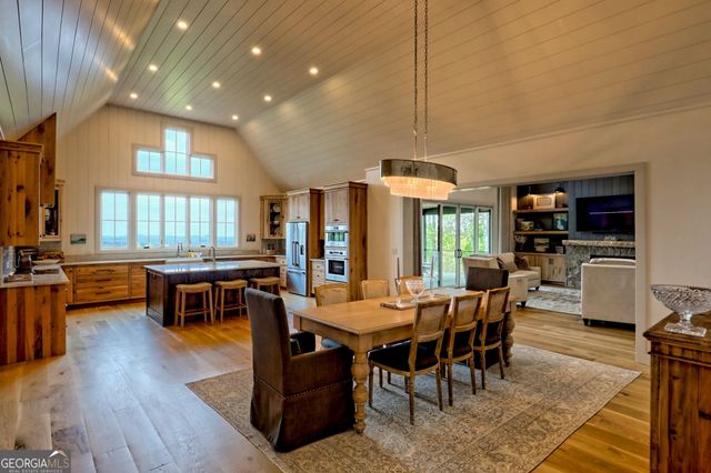 1095 Rabun Bluffs Drive, Lakemont, GA 30552