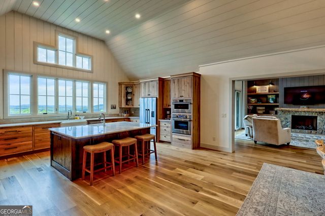 1095 Rabun Bluffs Drive, Lakemont, GA 30552