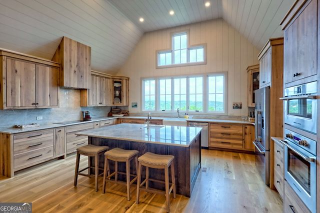 1095 Rabun Bluffs Drive, Lakemont, GA 30552