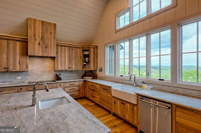 1095 Rabun Bluffs Drive, Lakemont, GA 30552