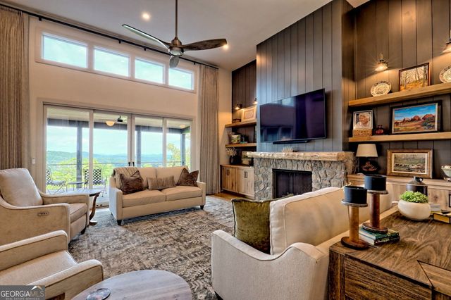 1095 Rabun Bluffs Drive, Lakemont, GA 30552