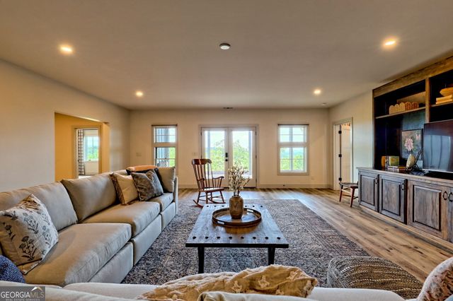 1095 Rabun Bluffs Drive, Lakemont, GA 30552